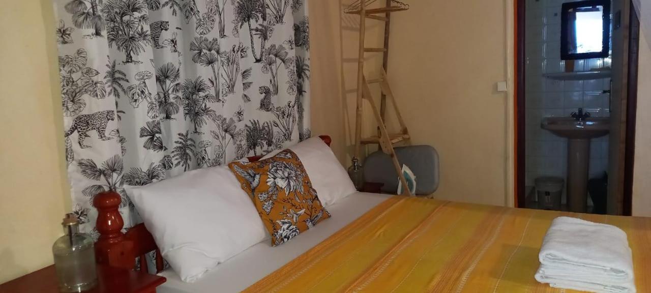 Studio Independant Chez L Habitant- Grand-Bourg  ภายนอก รูปภาพ