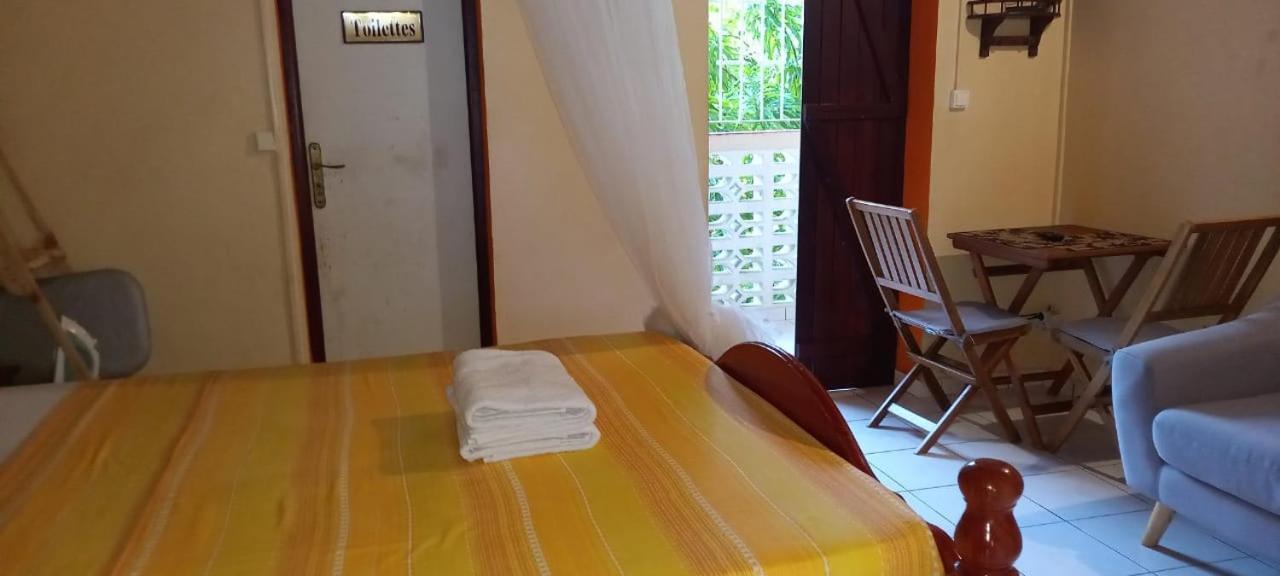 Studio Independant Chez L Habitant- Grand-Bourg  ภายนอก รูปภาพ